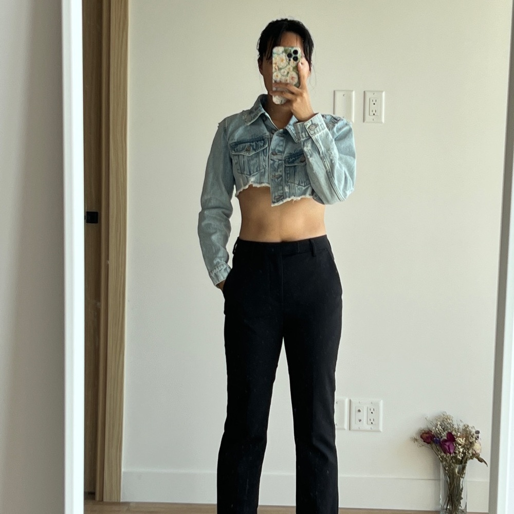 NWT HM crop denim jacket/top size M light wash blue
